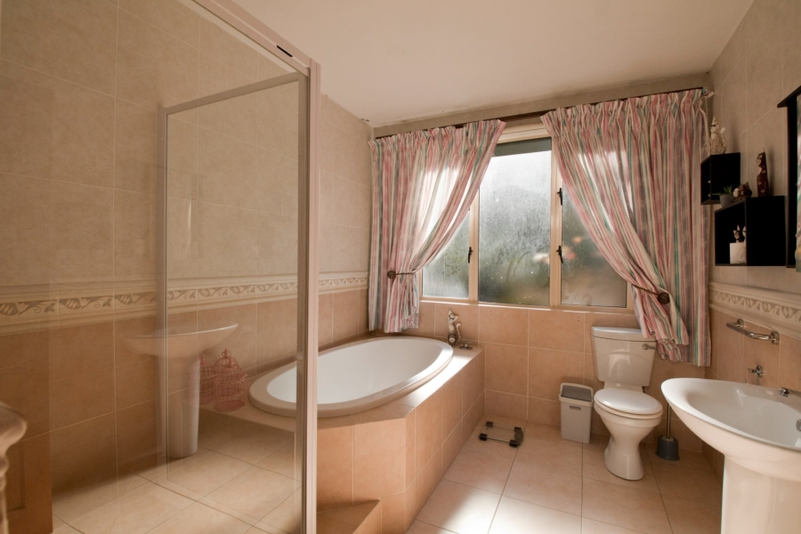 7 Bedroom Property for Sale in Outeniqua Strand Western Cape